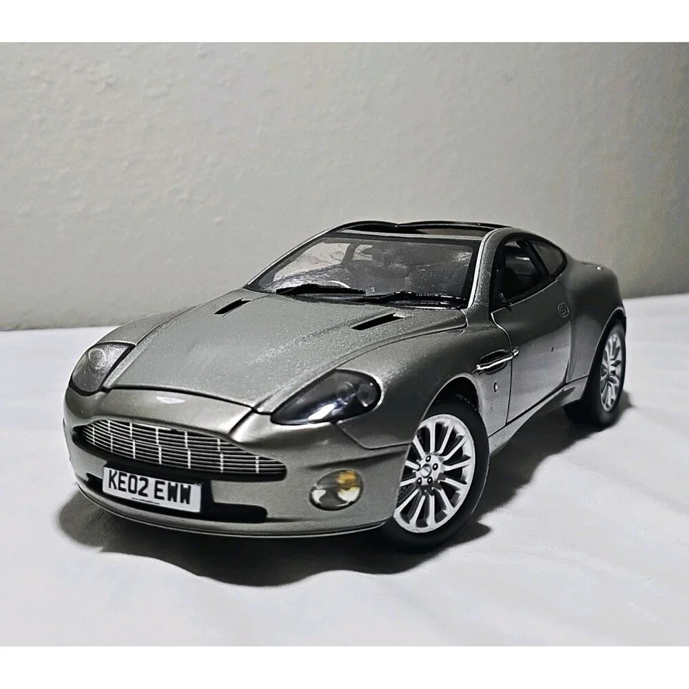 JOY RIDE RC2 James Bond 007 Aston Martin Vanquish 1:18 Diecast Die Another Day